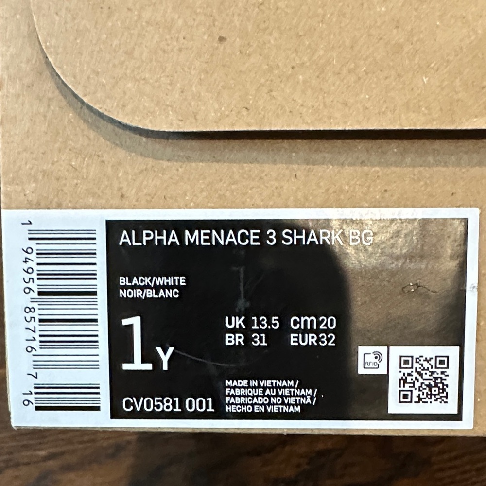 Nike Kids Black and White cleats - Picture 4 of 5